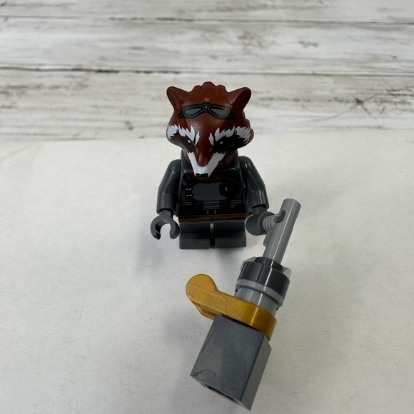 LEGO MINI FIGURE ROCKET WITH WEAPON GUARDIANS OF THE GALAXY - Picture 2 of 3
